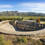 مسرح أسبندوس بين آثار العصور القديمة وروعة الفن الهلنستي