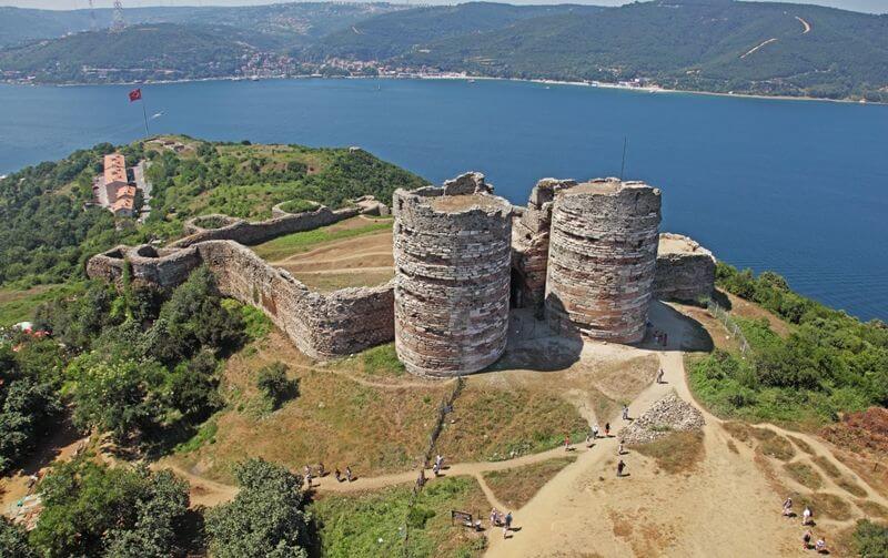 قلعة يوروس
