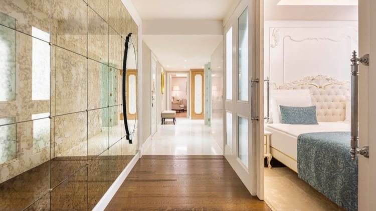 luxury-family-suite-holl_wide